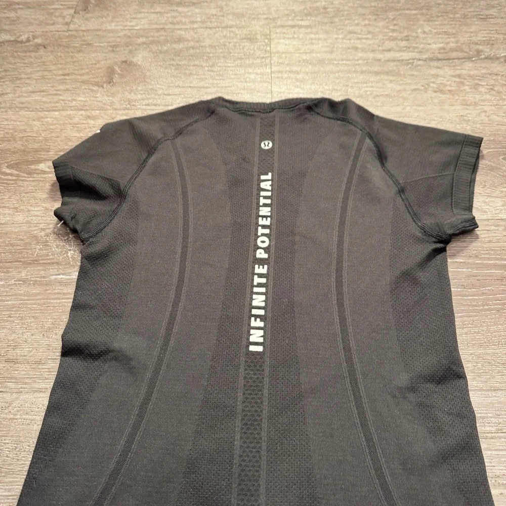 Lululemon Shirt Womens 6 Black Tier x Equinox Tee Fitted Stretch Performance